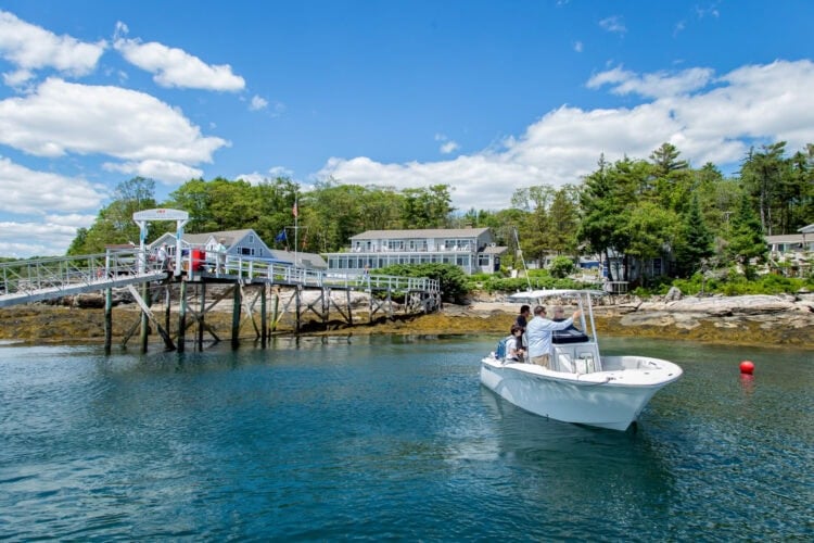 Linekin Bay Boat Club - Lodging with Marinas