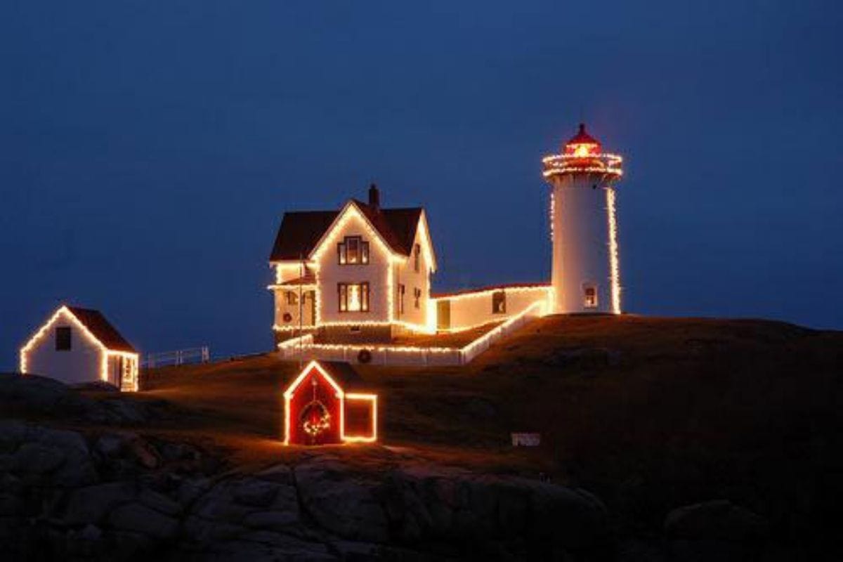 The BIG Guide to Maine's Holiday Events & Festivals | from the Coast to Katahdin 2 Nubble Light
