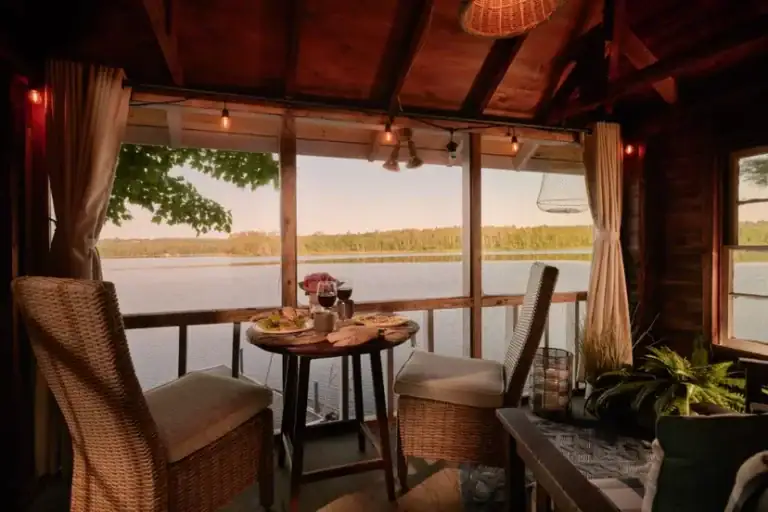 Wolf Cove Inn Dining